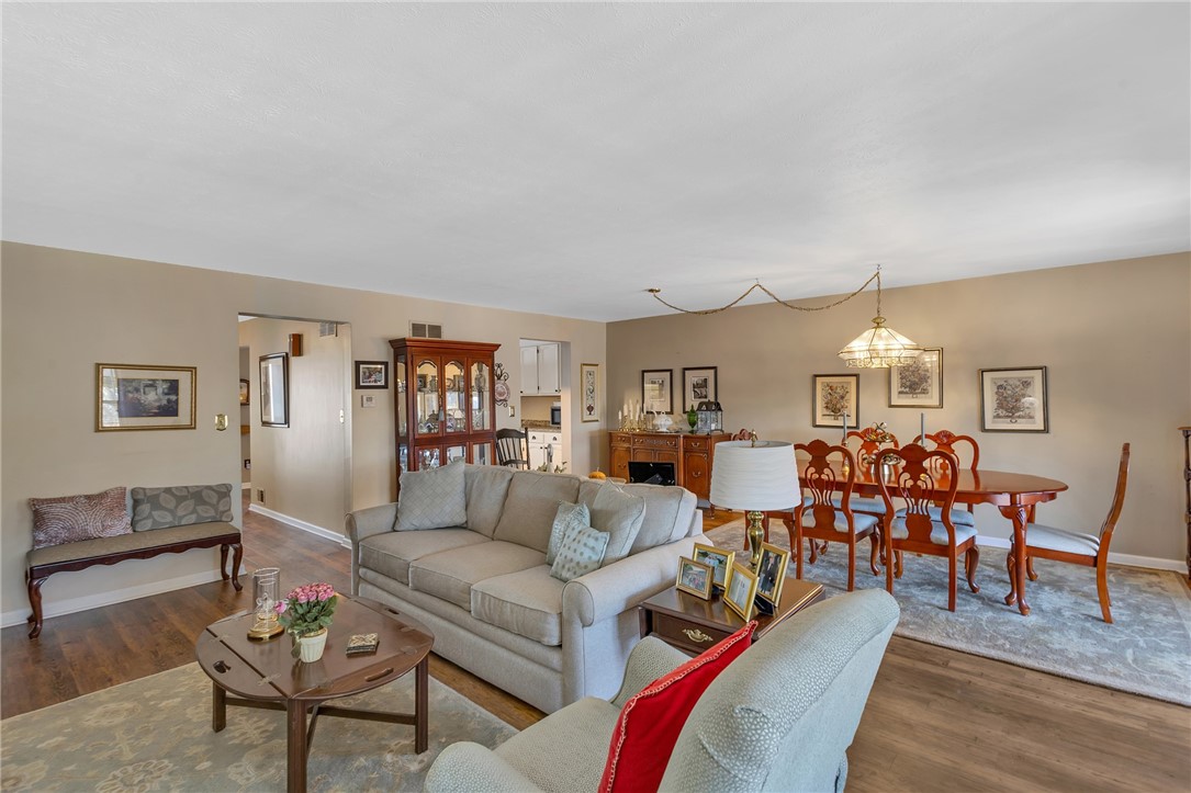 422 Edgetree Ln