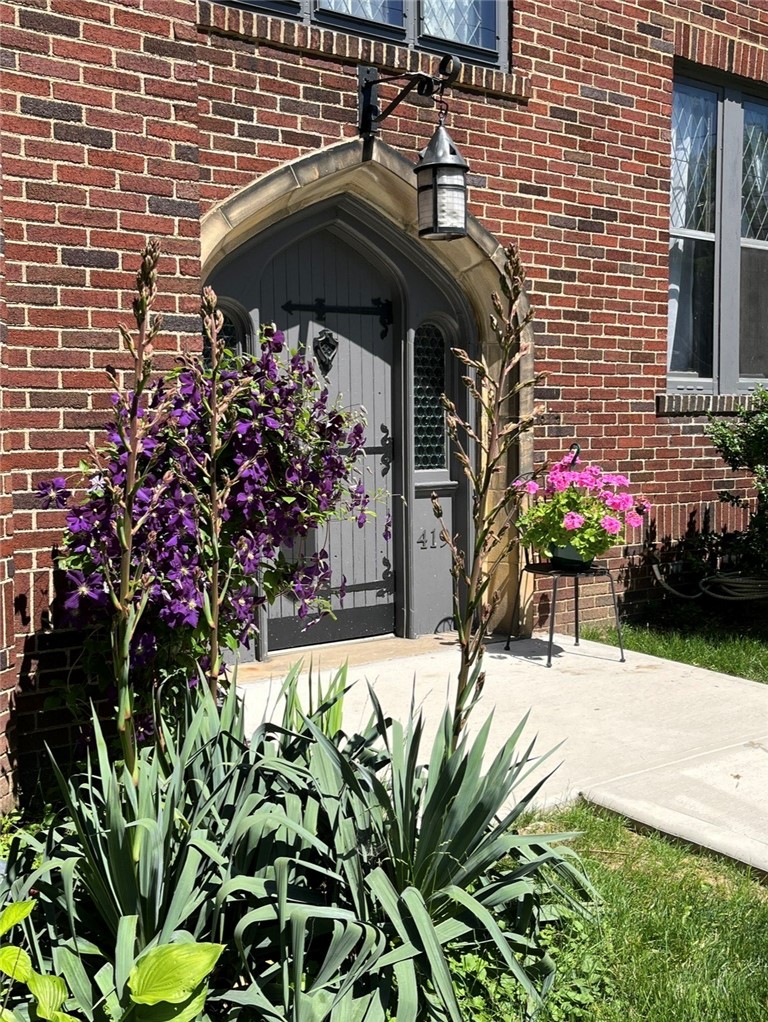 419 N Main St
