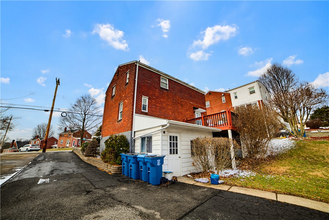 953 Elizabeth Street