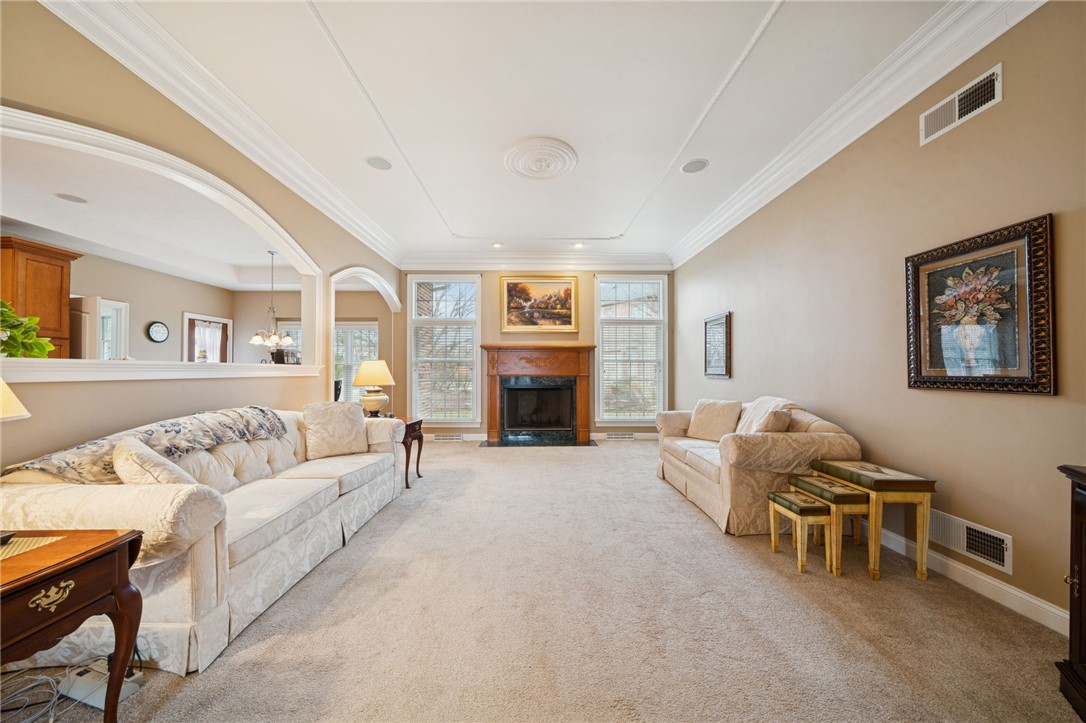 1012 Country Club Dr