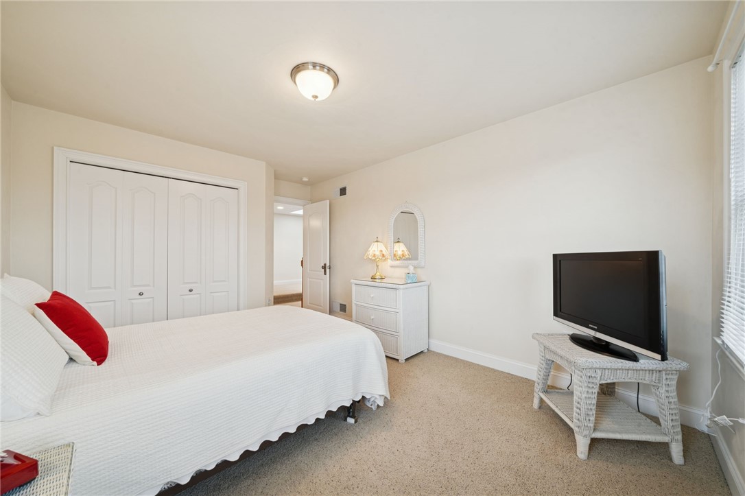 1012 Country Club Dr