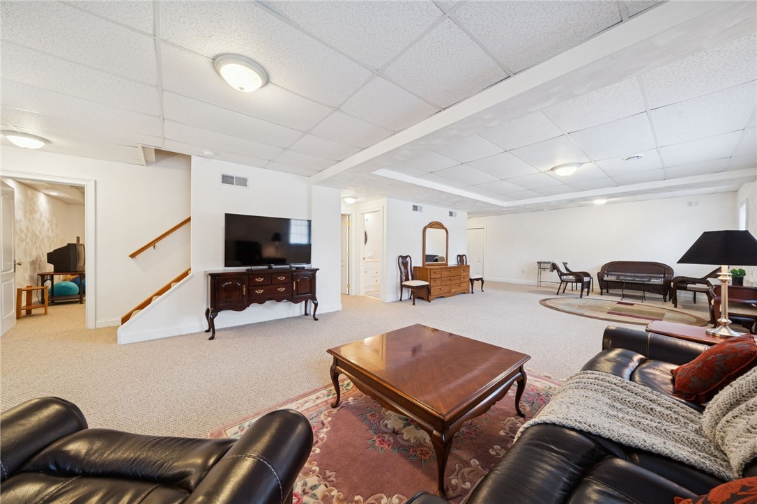 1012 Country Club Dr