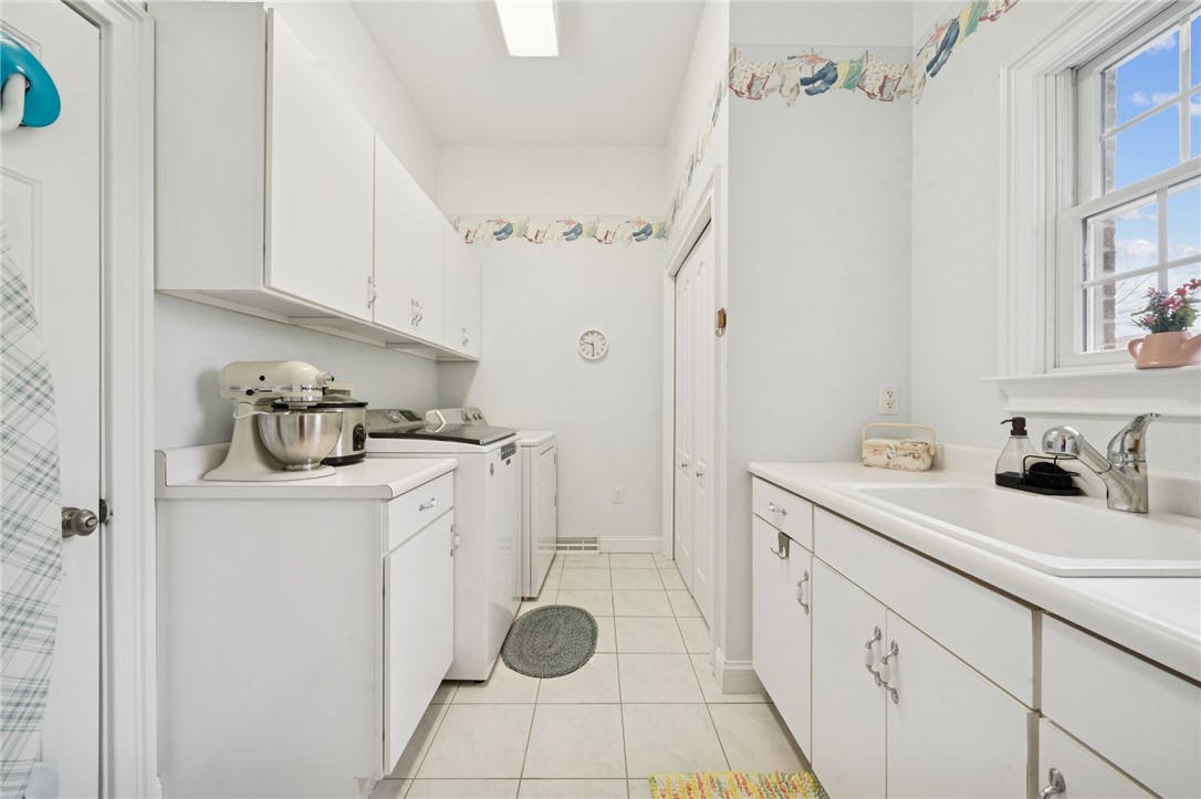 1012 Country Club Dr