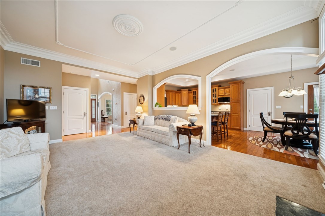 1012 Country Club Dr