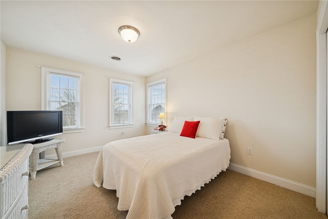 1012 Country Club Dr