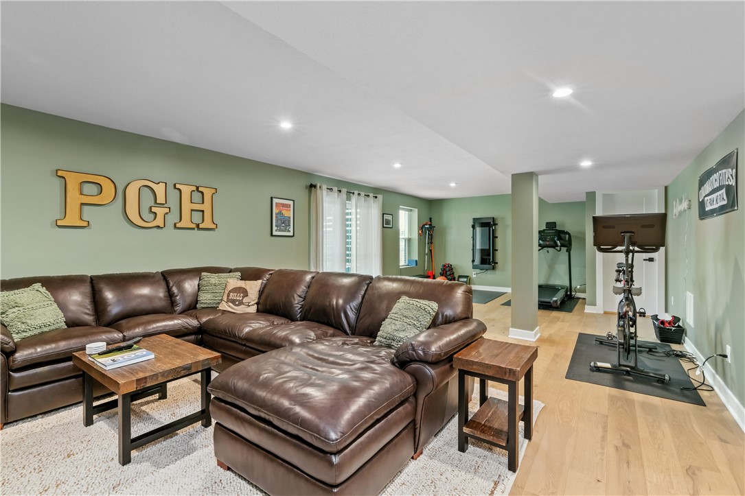 1043 Wedgewood Dr