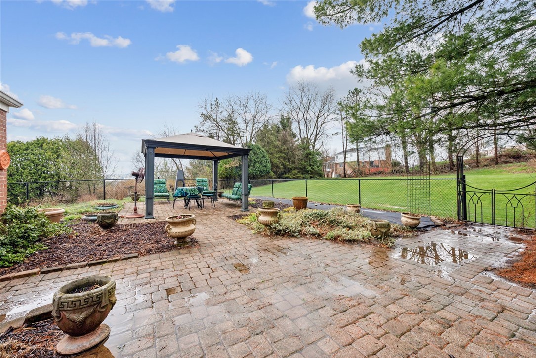 2242 Woodmont Dr