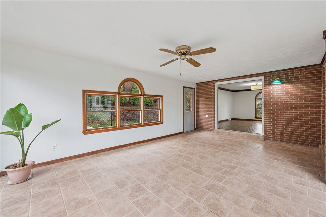 2242 Woodmont Dr