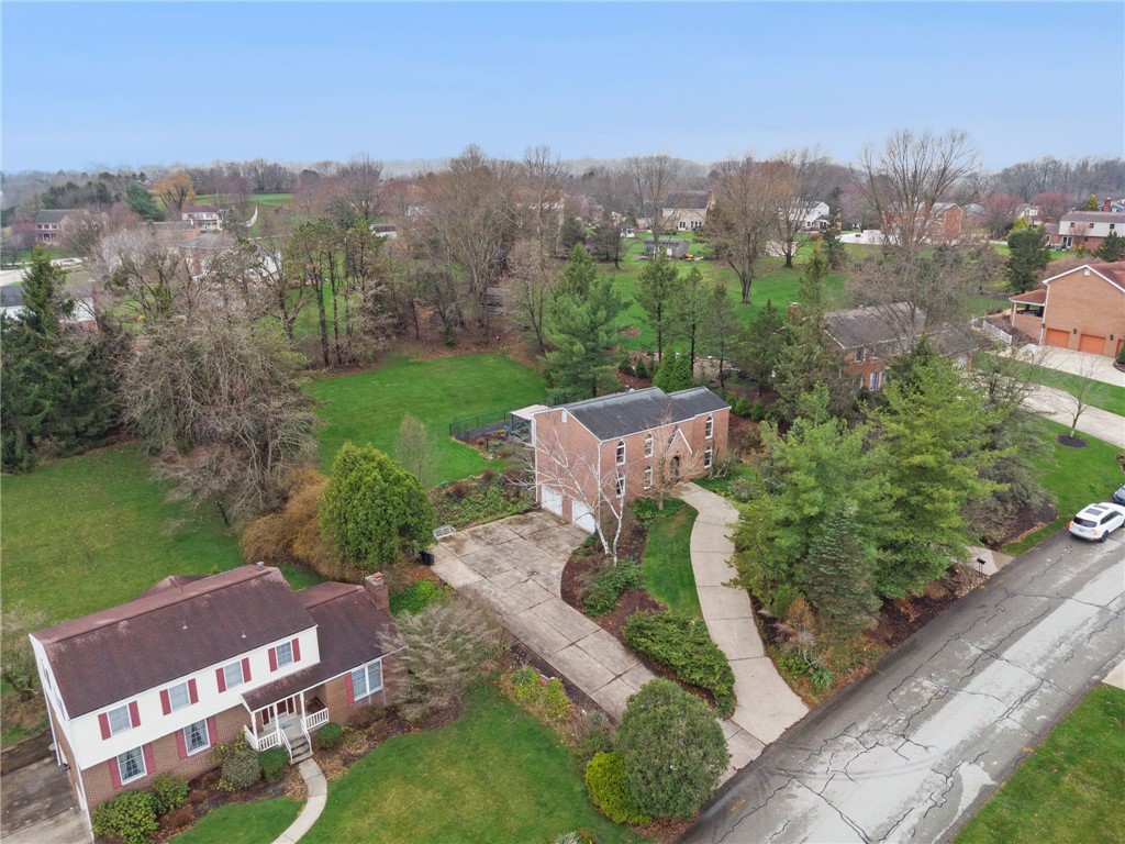 2242 Woodmont Dr