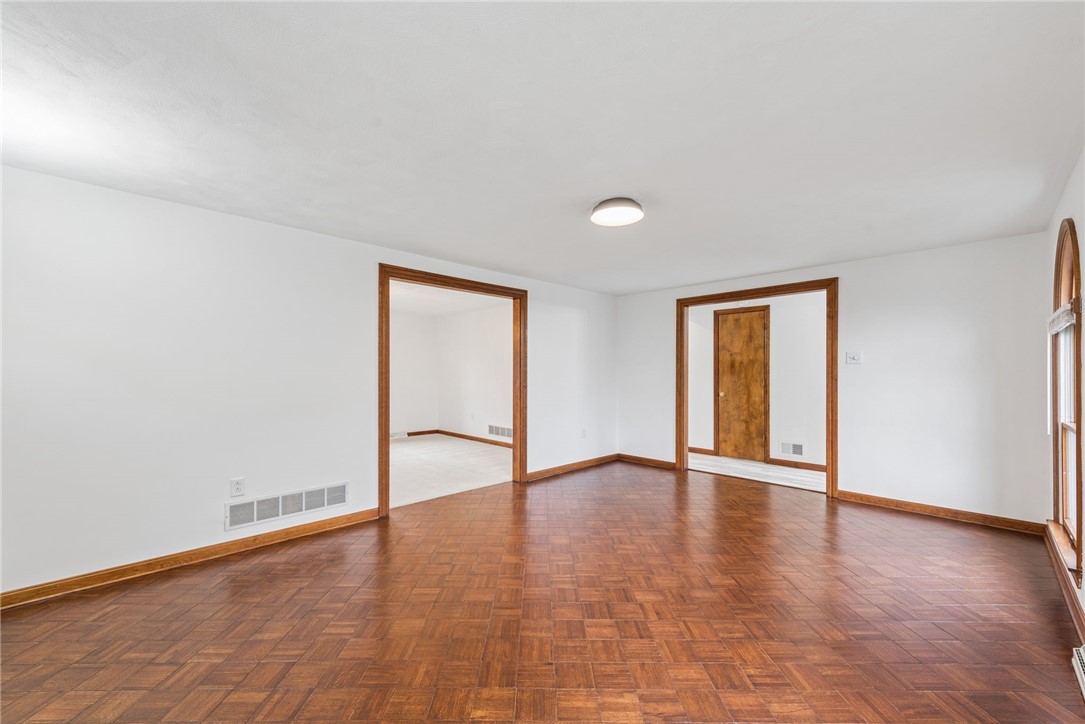 2242 Woodmont Dr