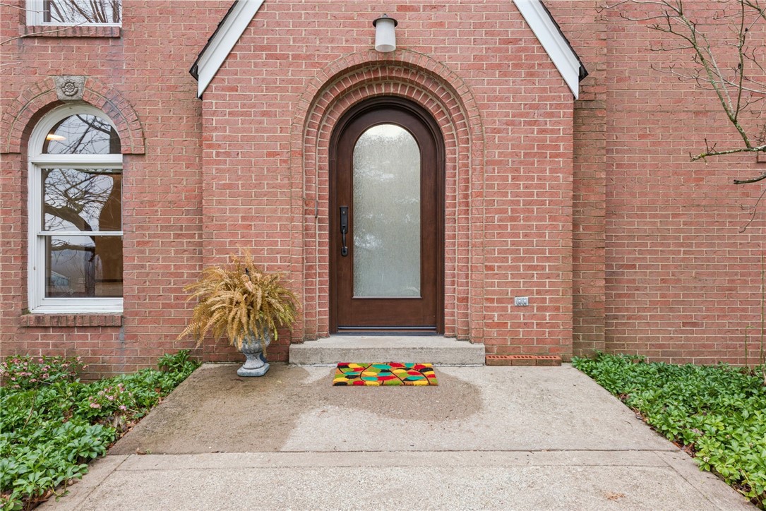 2242 Woodmont Dr