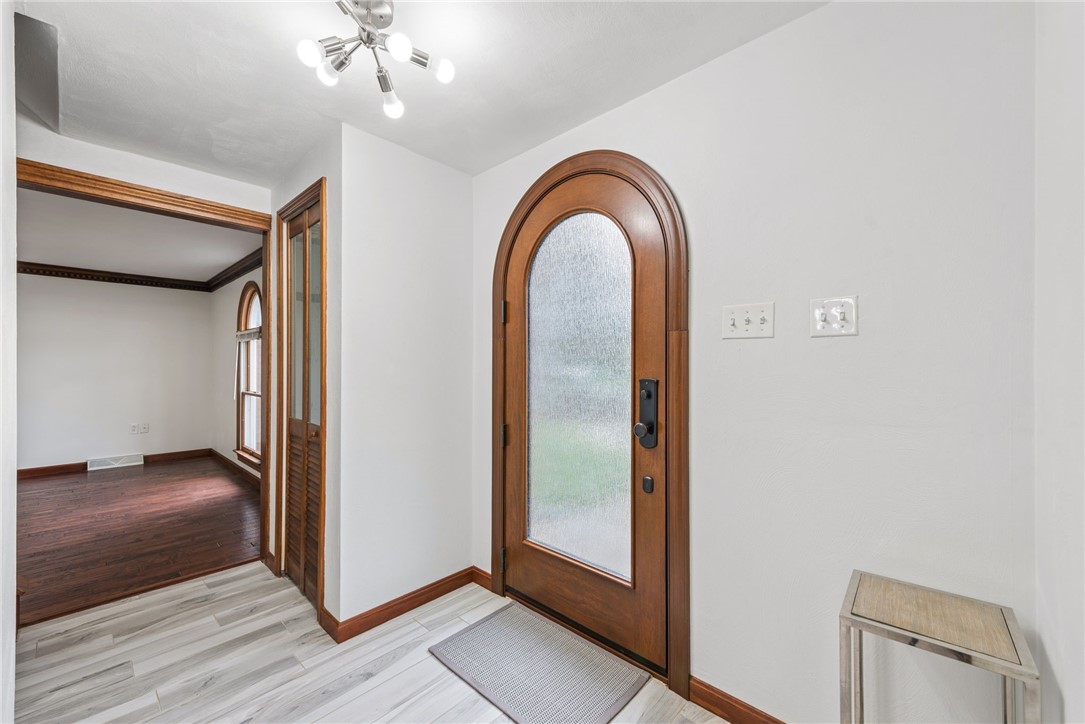 2242 Woodmont Dr