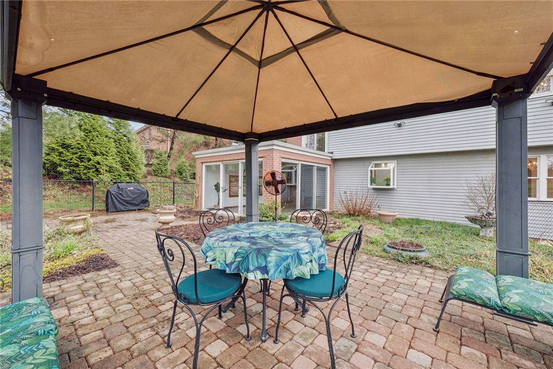 2242 Woodmont Dr