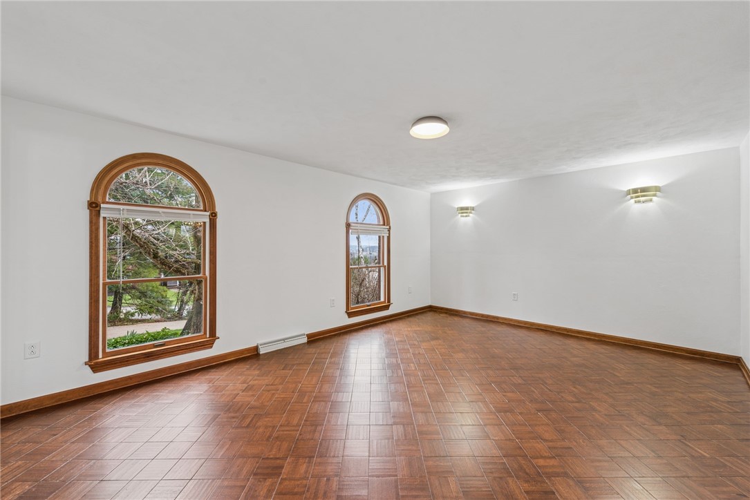 2242 Woodmont Dr