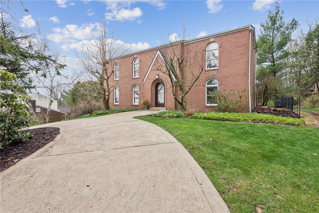 2242 Woodmont Dr