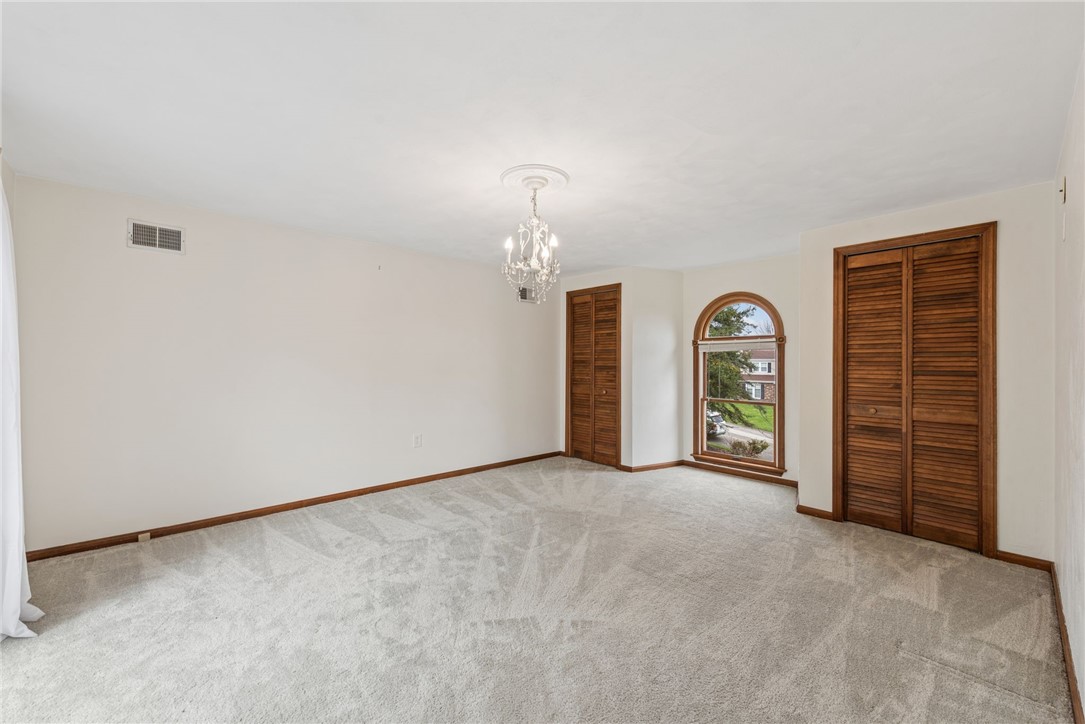 2242 Woodmont Dr