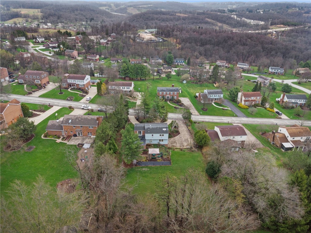 2242 Woodmont Dr