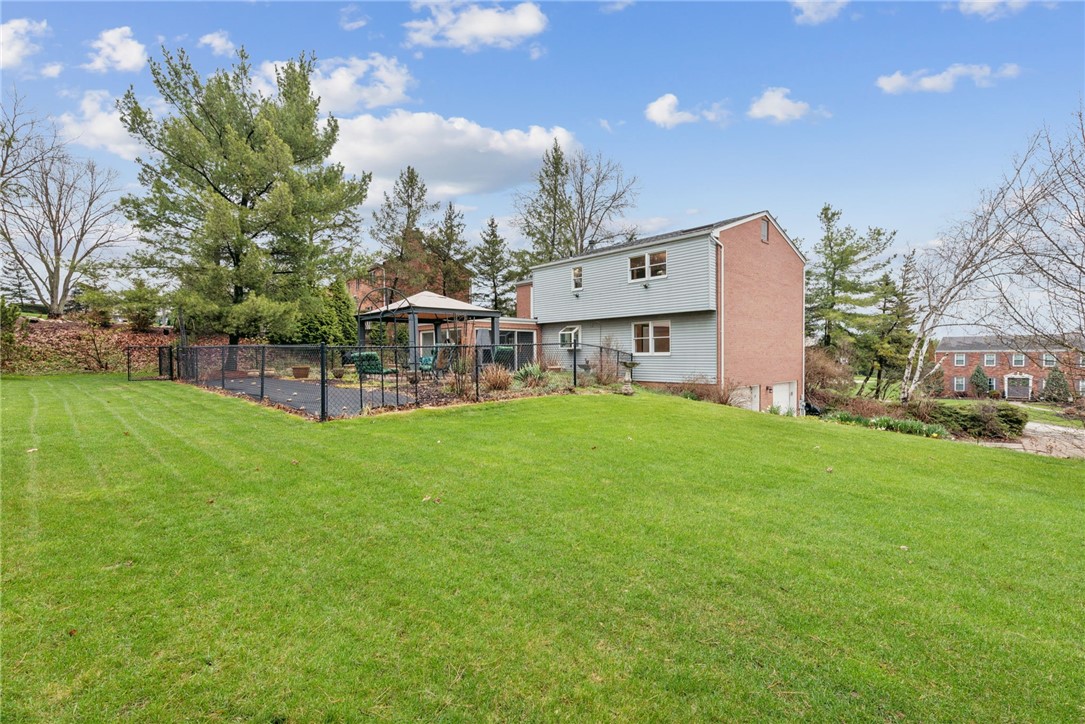 2242 Woodmont Dr