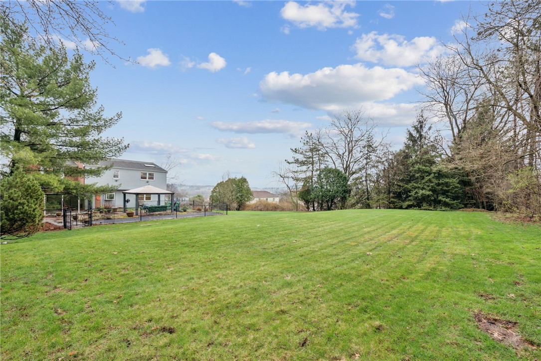 2242 Woodmont Dr