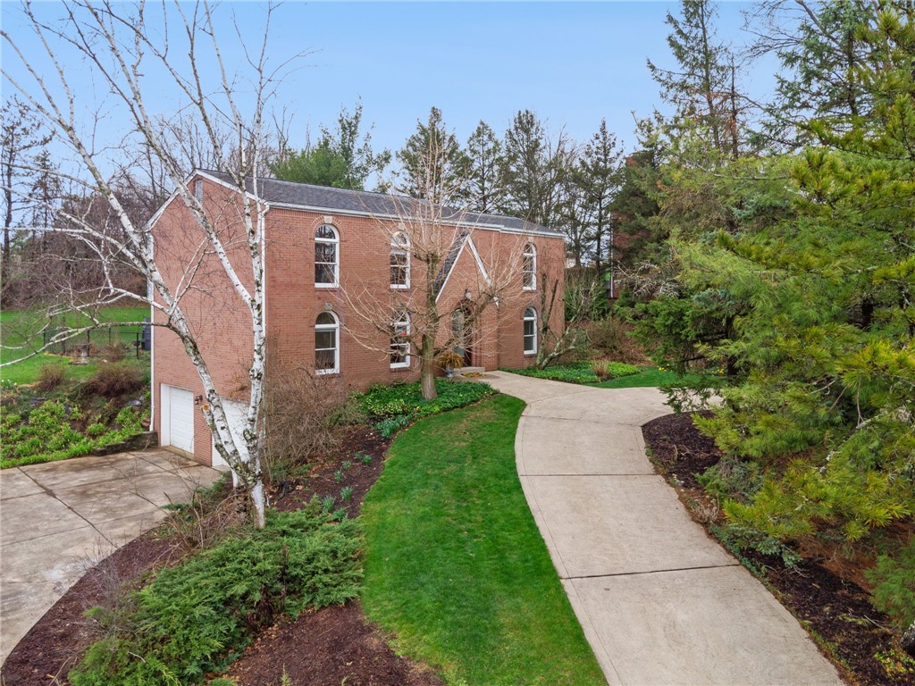 2242 Woodmont Dr