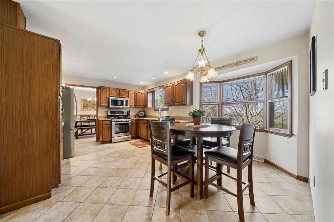 3239 Ridgeway Rd