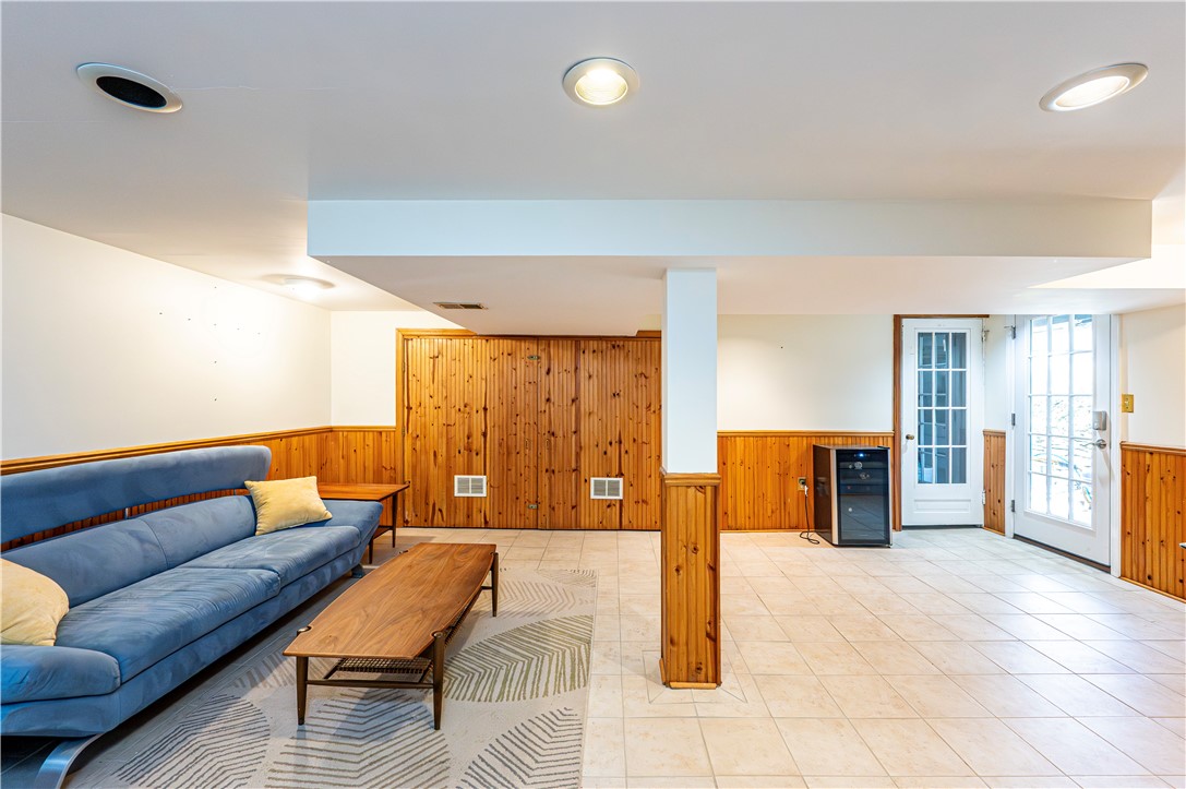 217 Monroe Dr