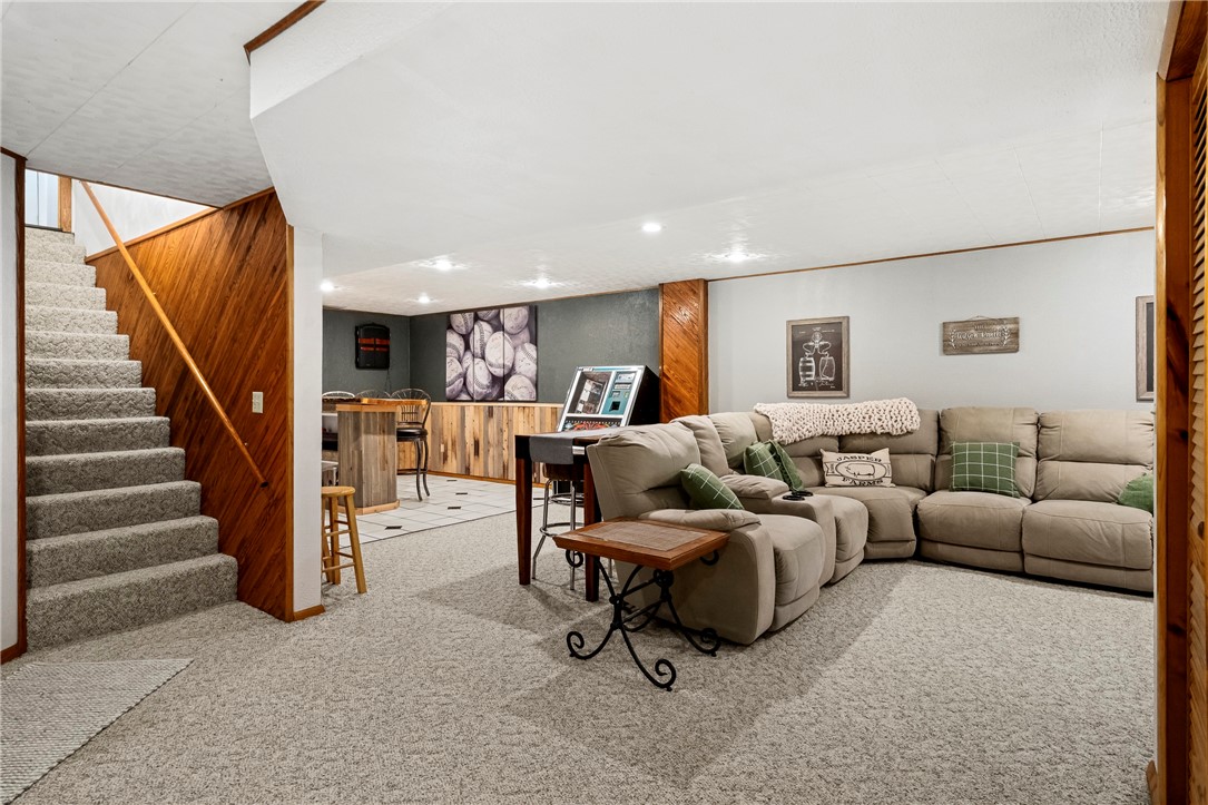 305 Highland Dr
