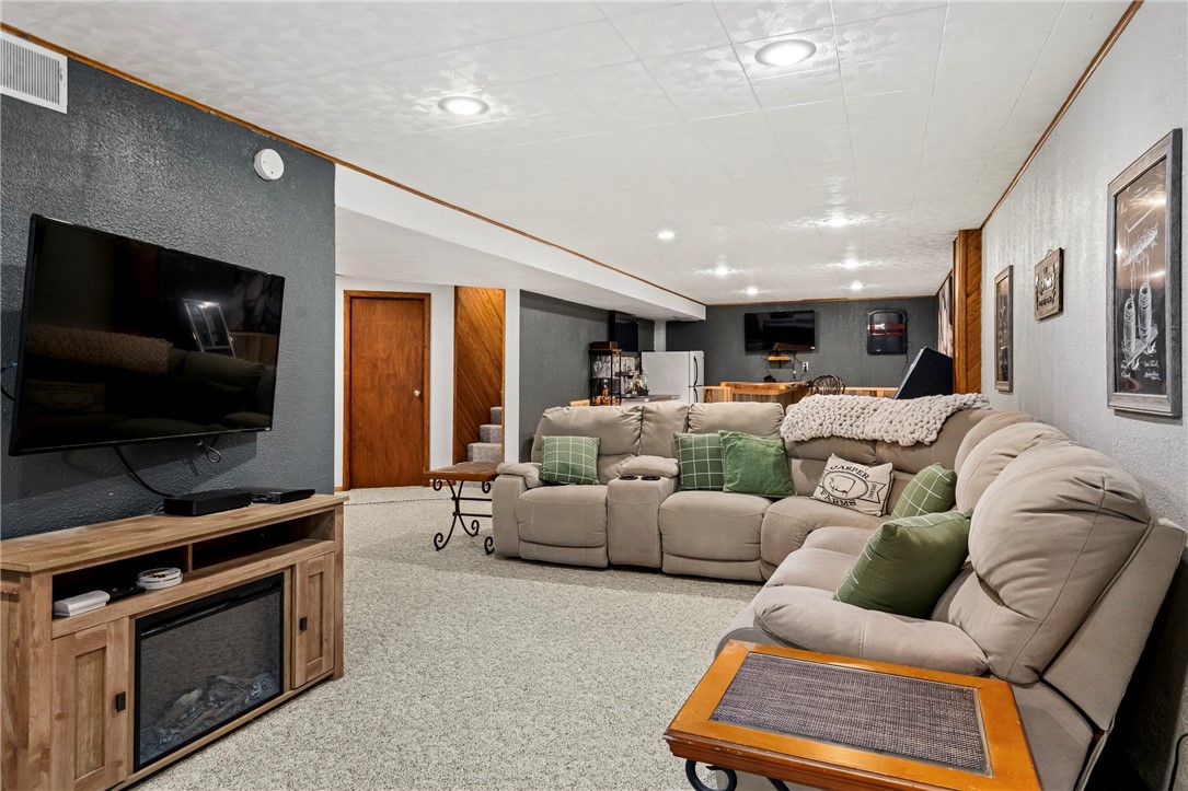 305 Highland Dr