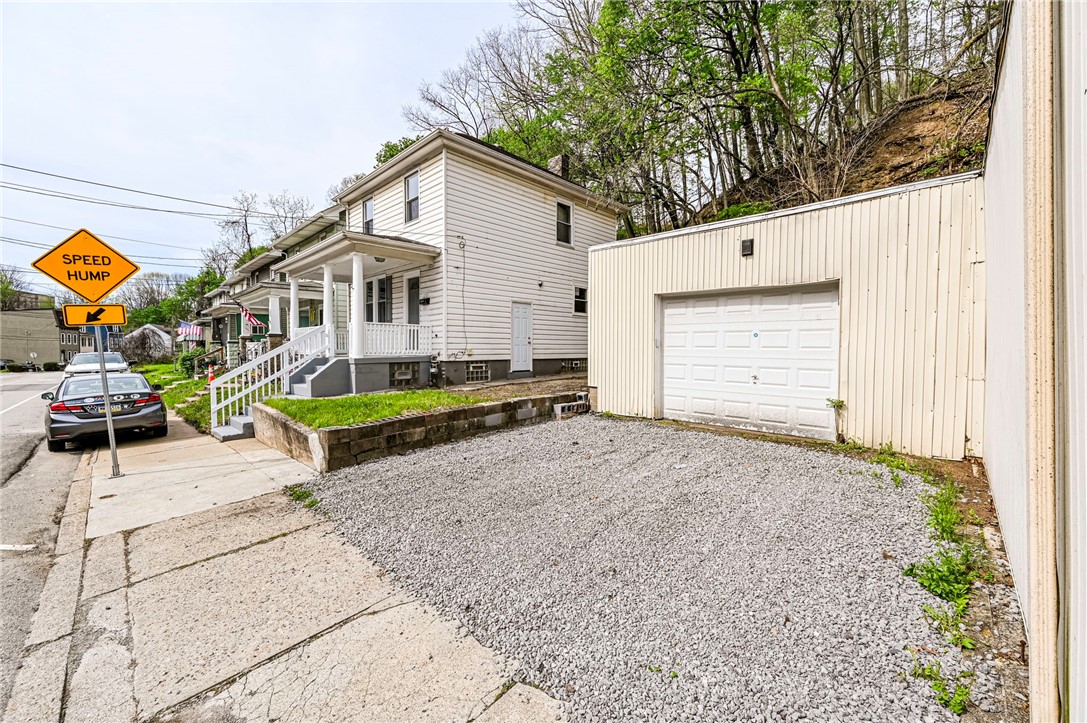 1010 Woods Run Ave