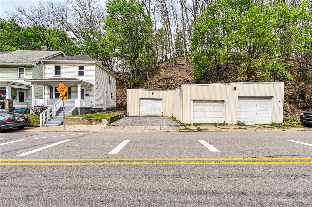 1010 Woods Run Ave