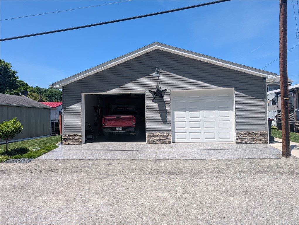 19 Thompson St