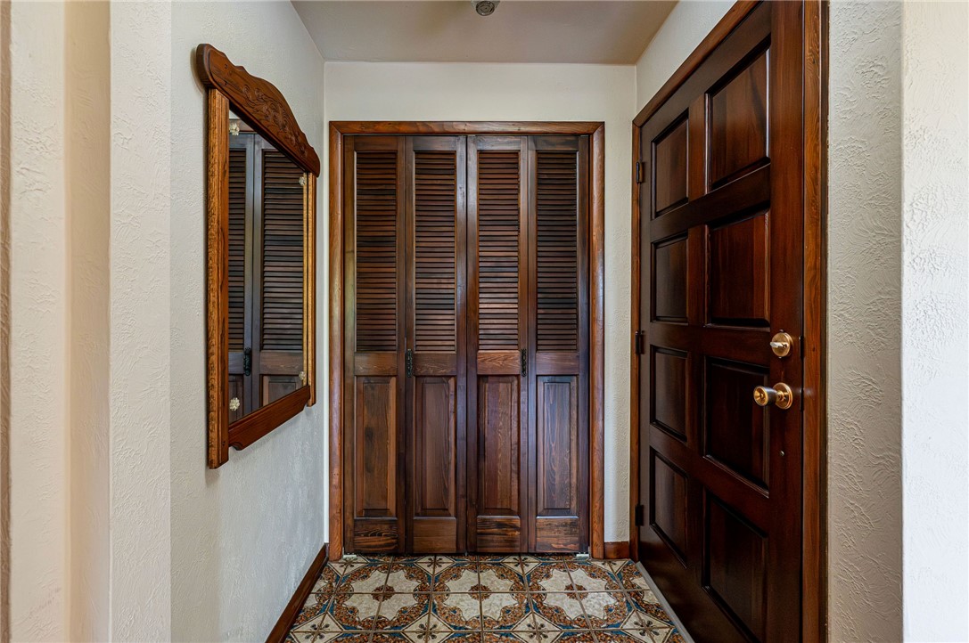5444 Sunset View Dr