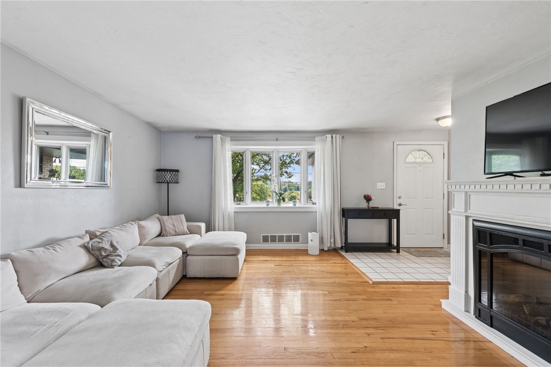 13301 Sylvia Dr