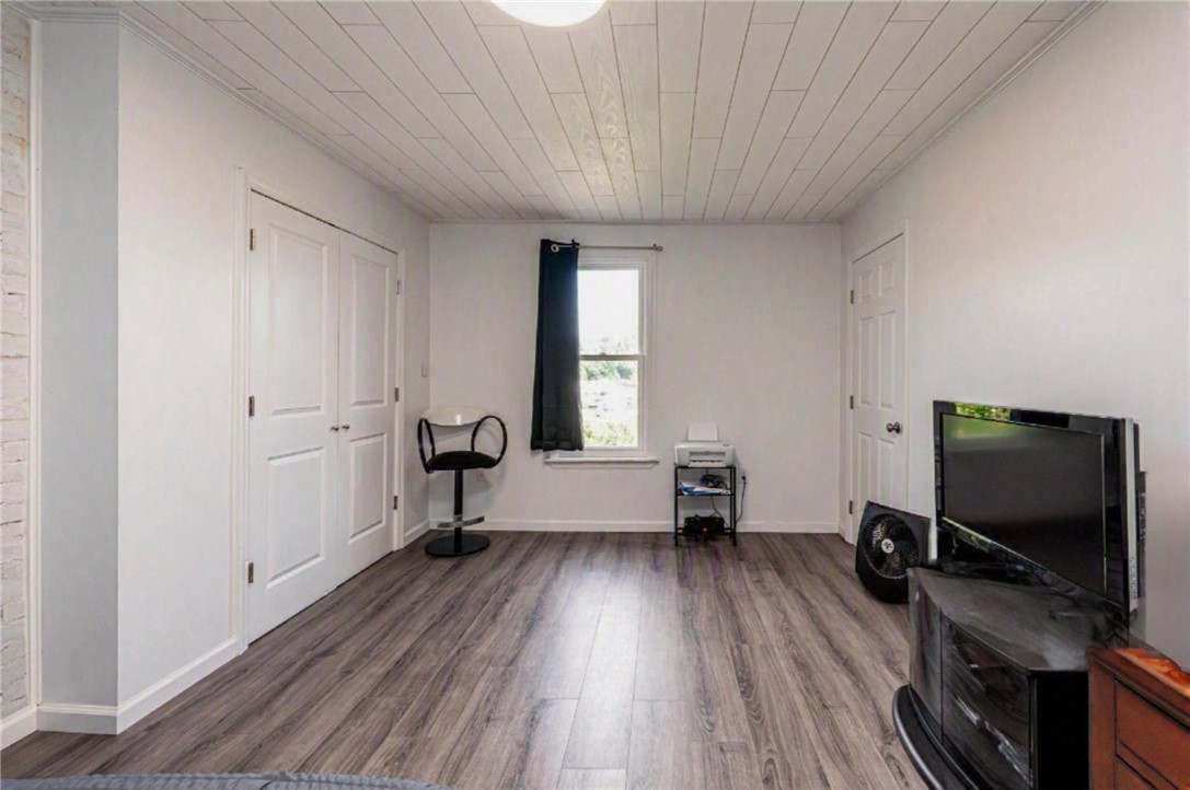 27 Oak St