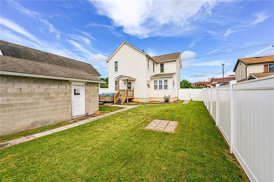 27 Oak St