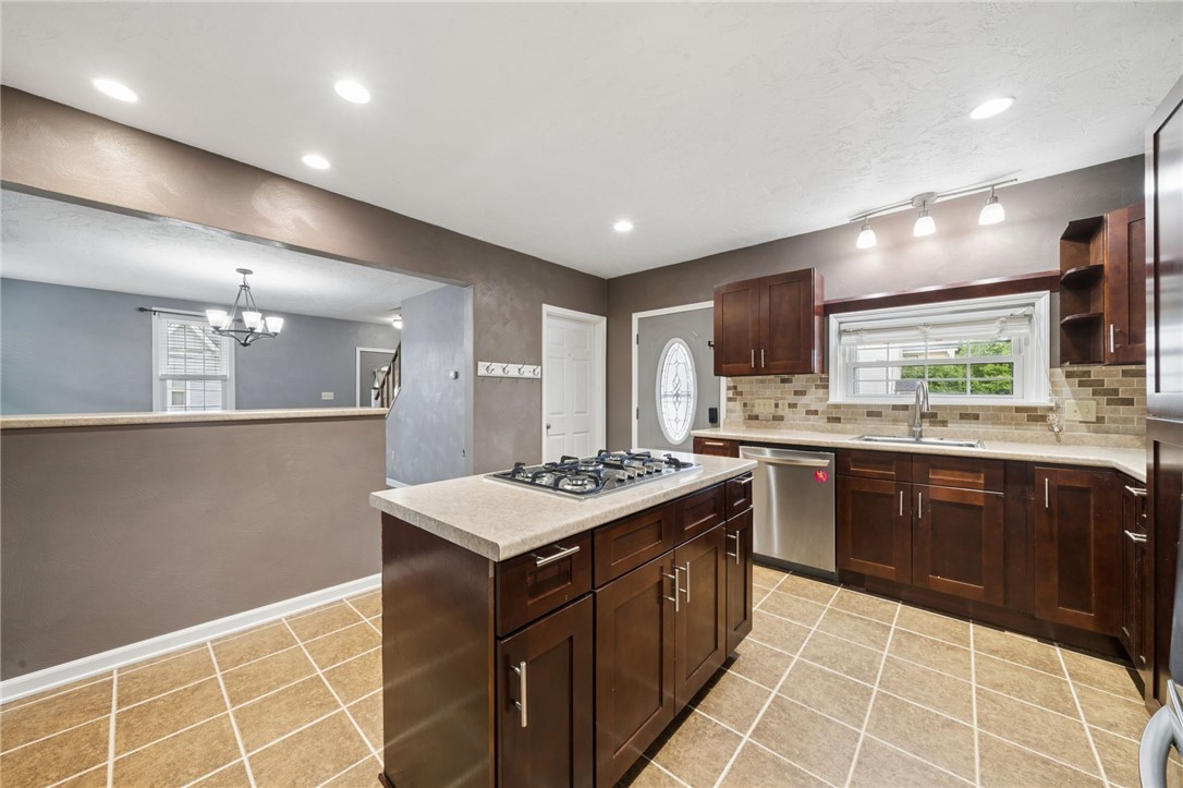 857 Highland Ave