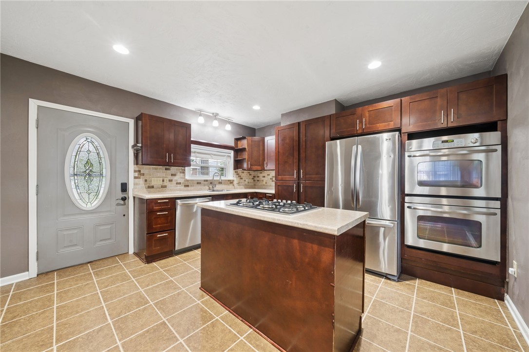 857 Highland Ave