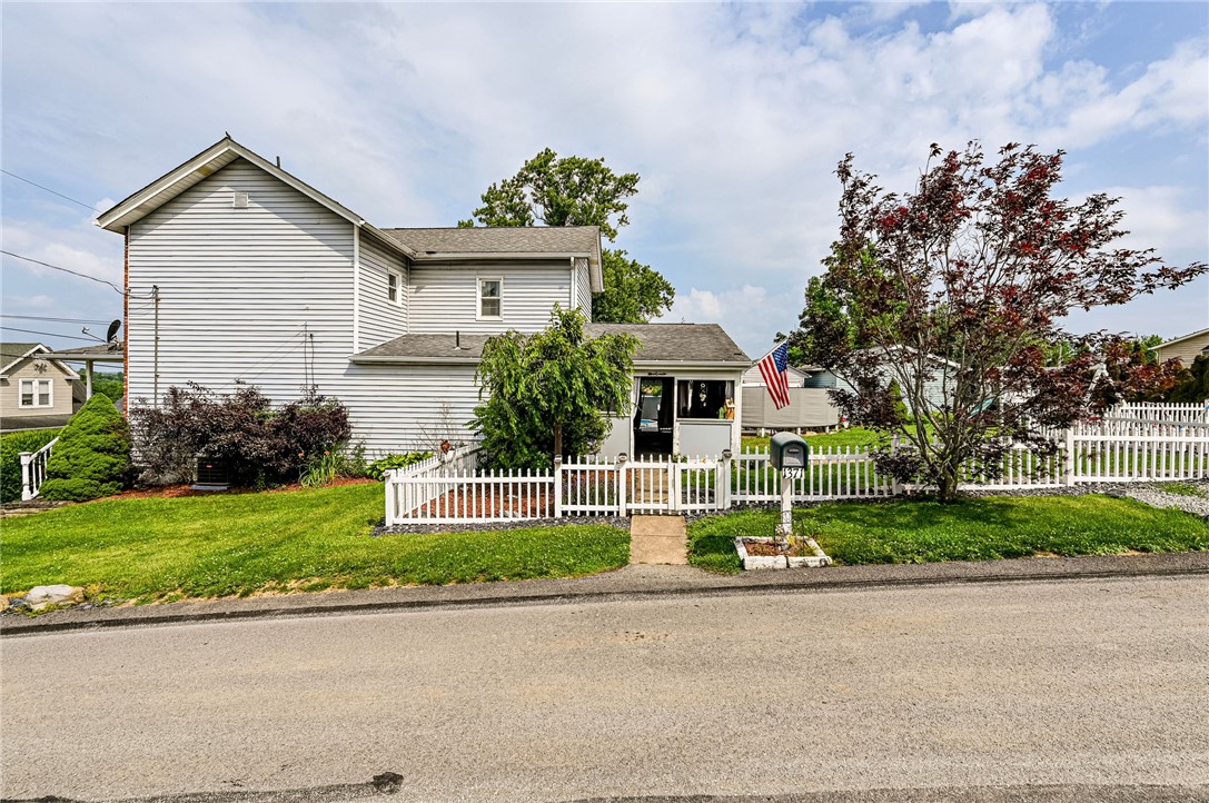 1371 2nd Street