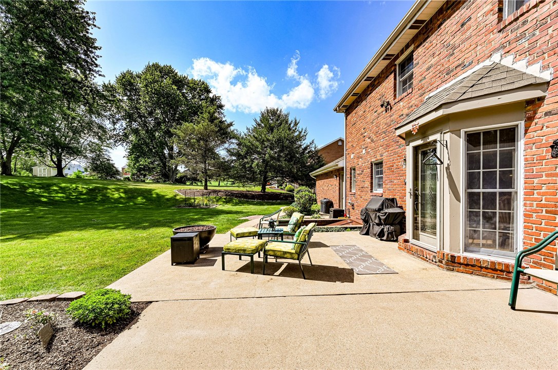2244 Woodmont Dr