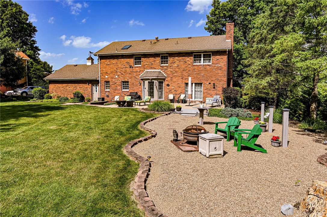 2244 Woodmont Dr