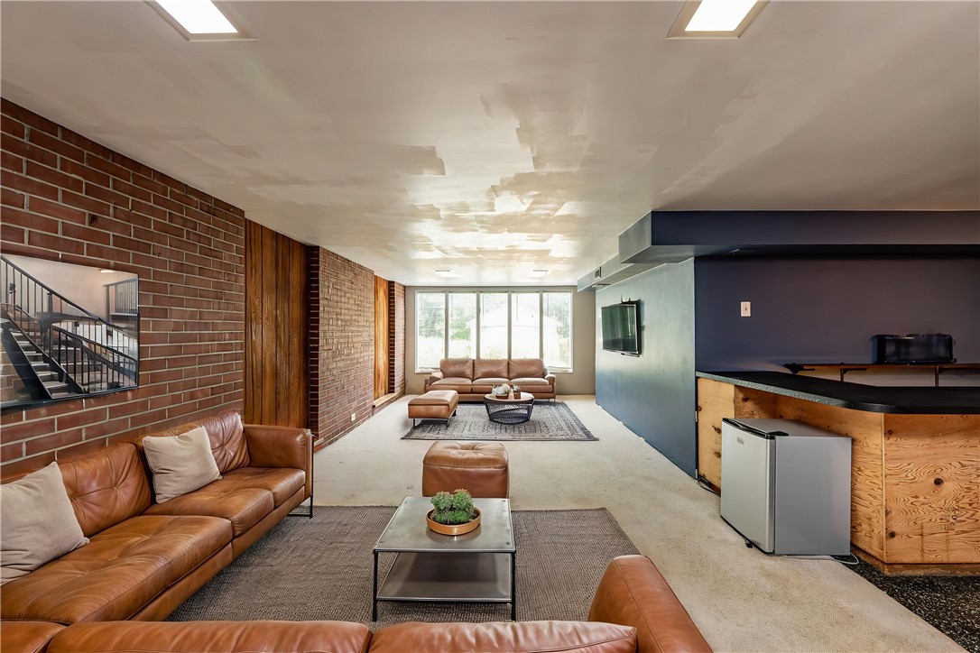 704 King St
