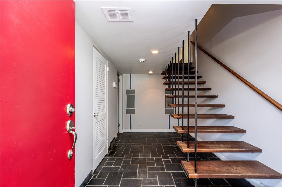 704 King St