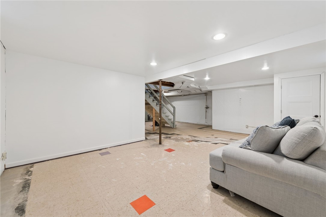 1521 Woodlawn Dr