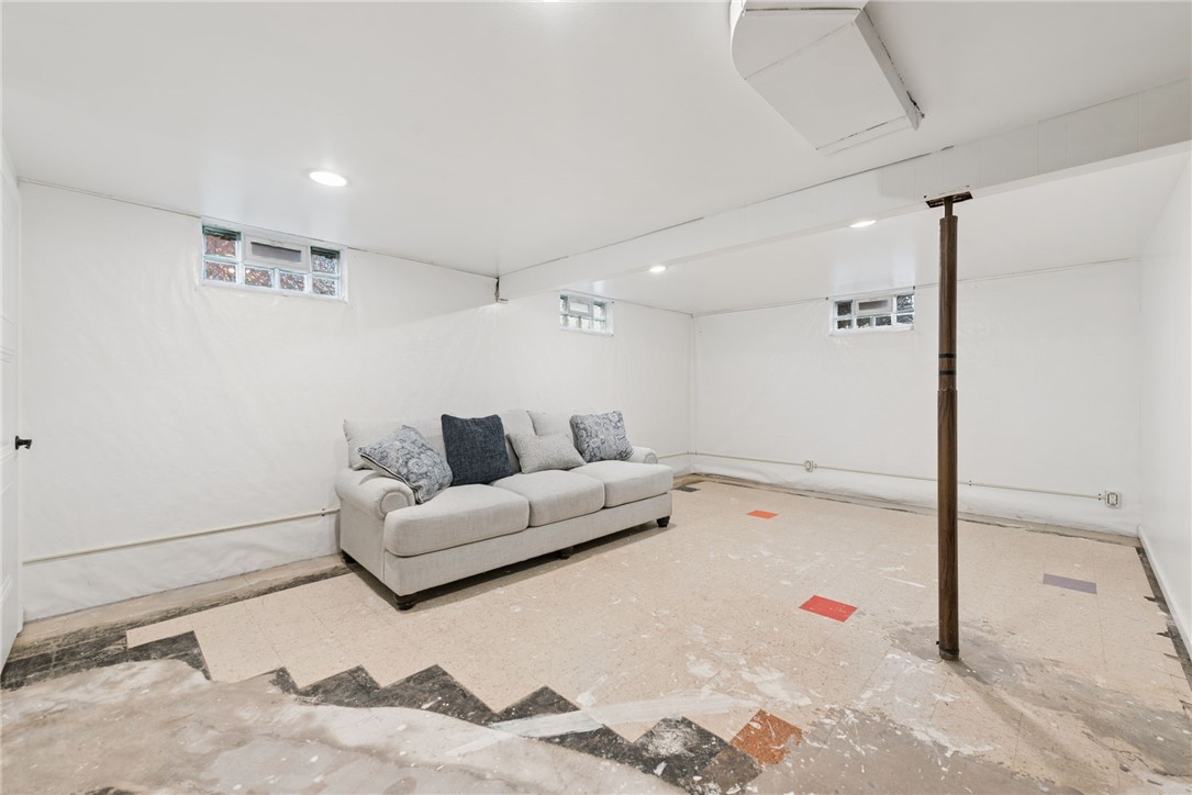 1521 Woodlawn Dr