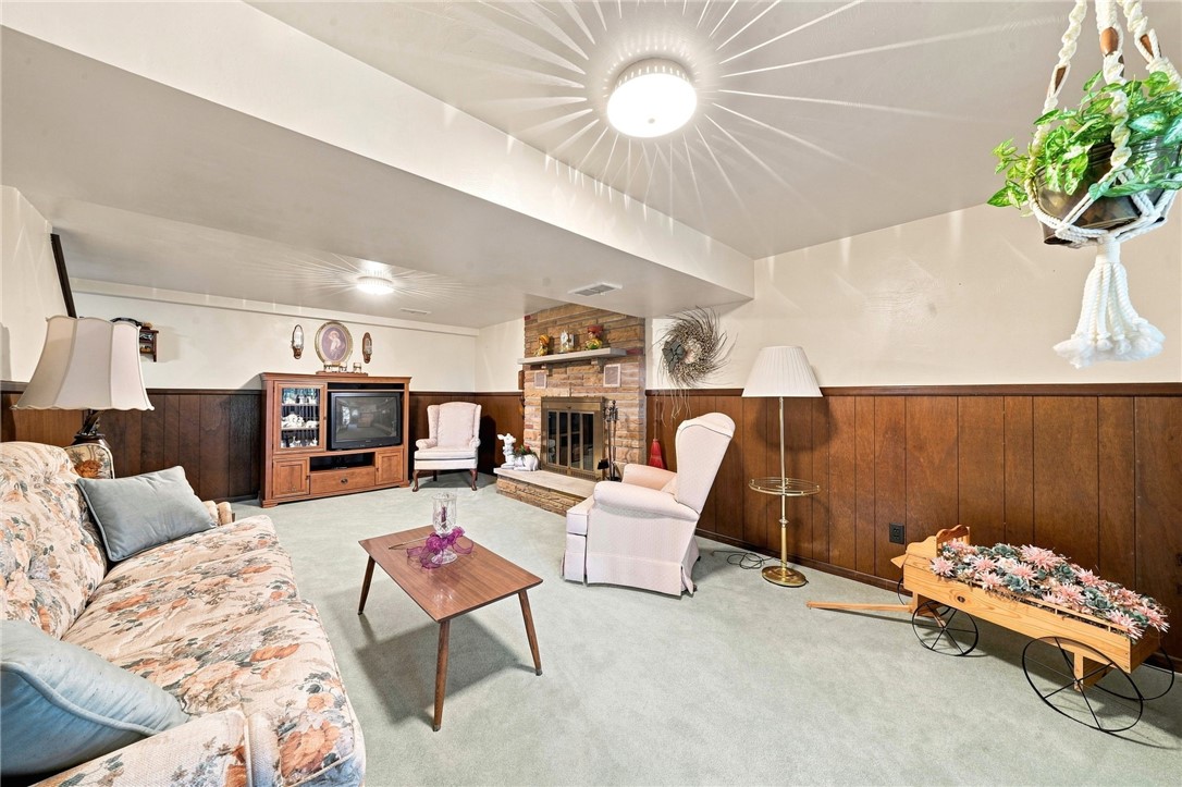 61 Maplewood Ct