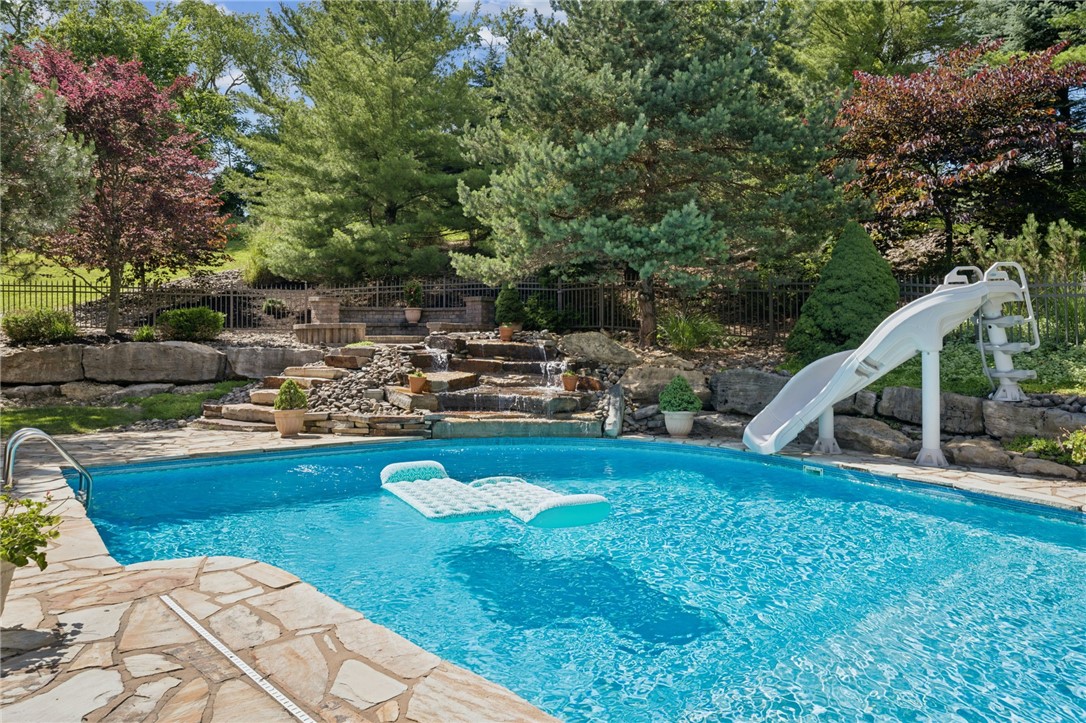6 Crystol Ct