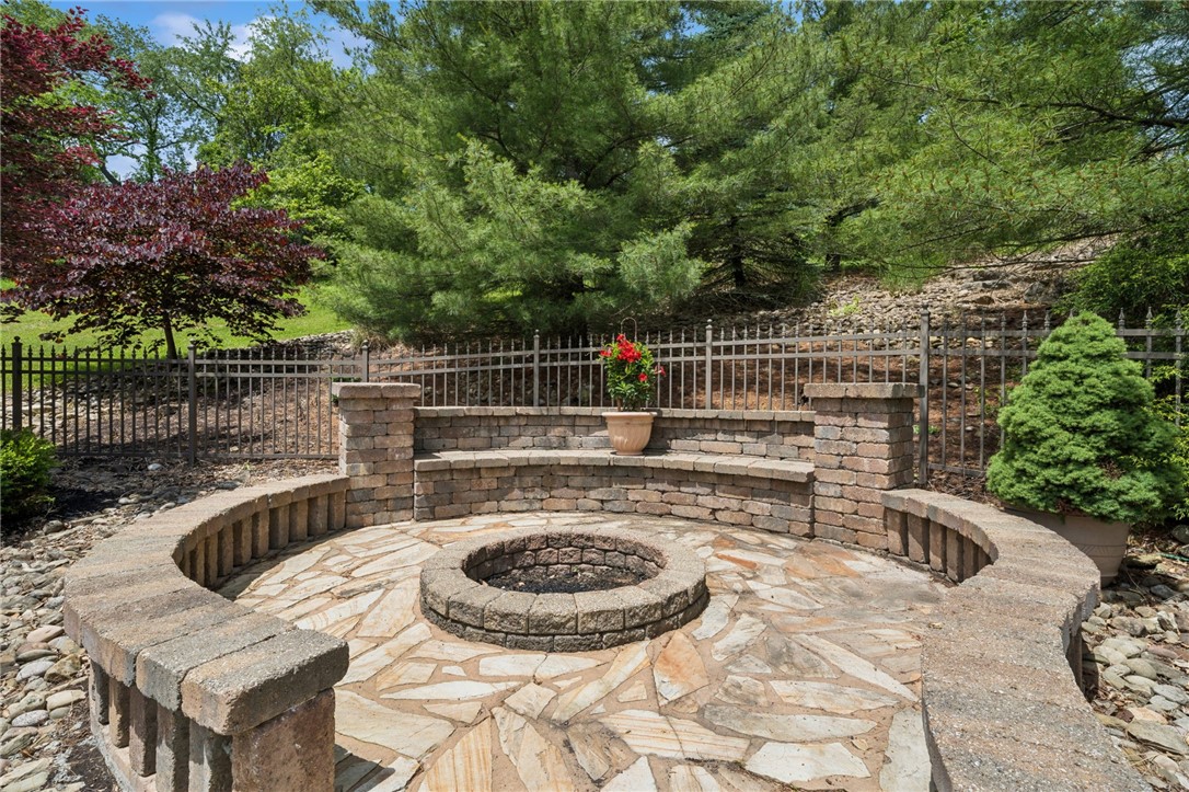 6 Crystol Ct