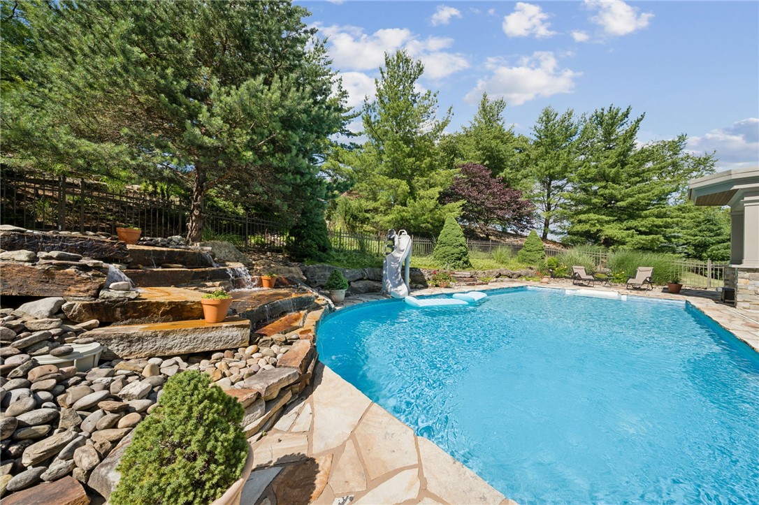 6 Crystol Ct