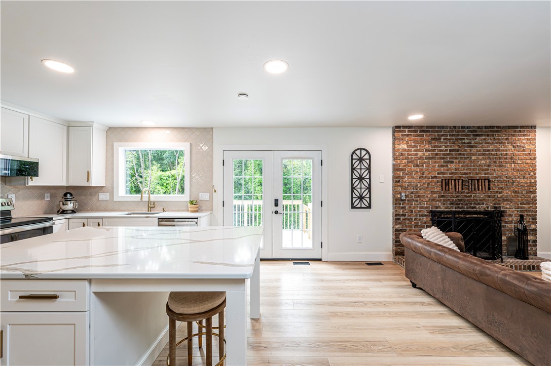 328 Comstock Dr