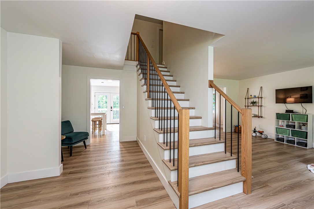 328 Comstock Dr